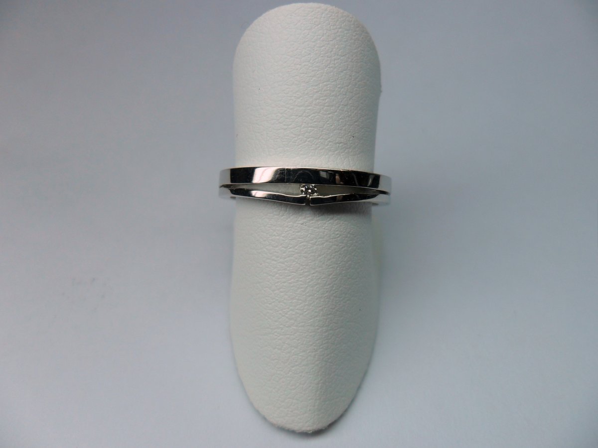 V-Spleet Ring Witgoud Zwaar 0.02 crt.